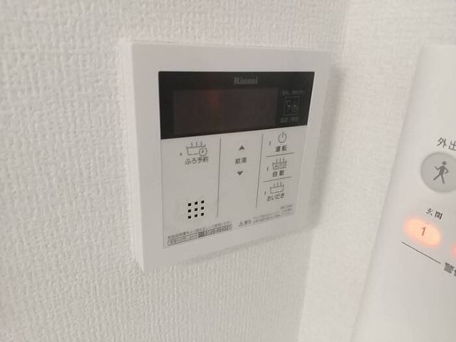����9