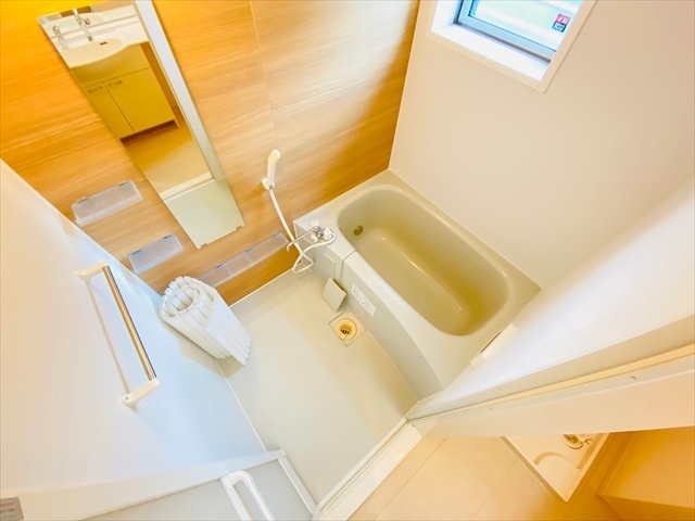 ����4