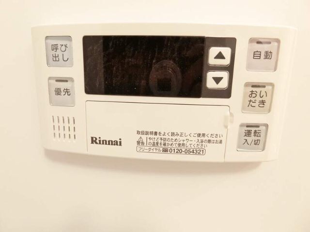 ����15