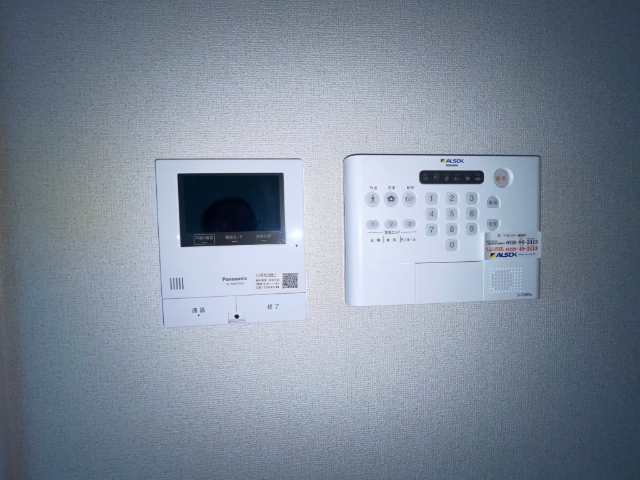 ����12