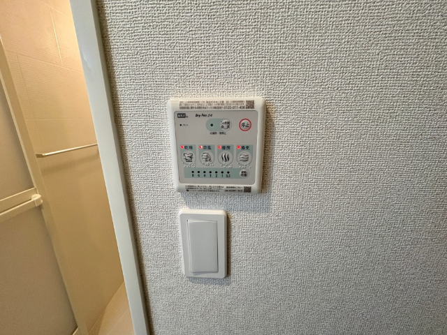 ����18