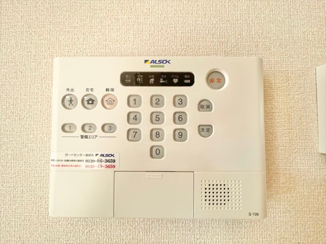 ����8
