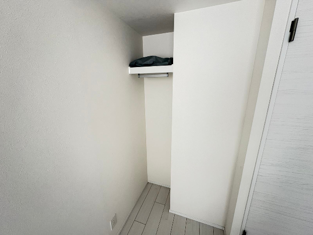 ����4