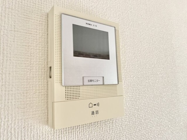 ����8