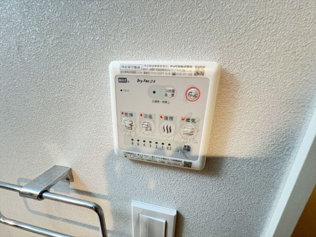 ����17