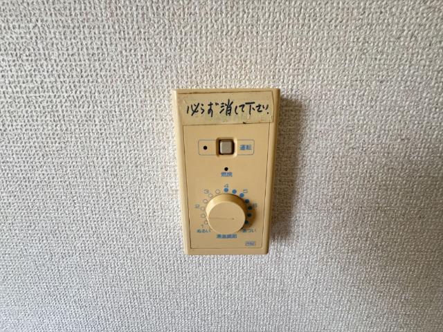 ����12