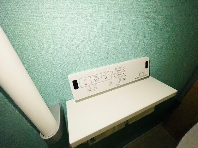 ����15