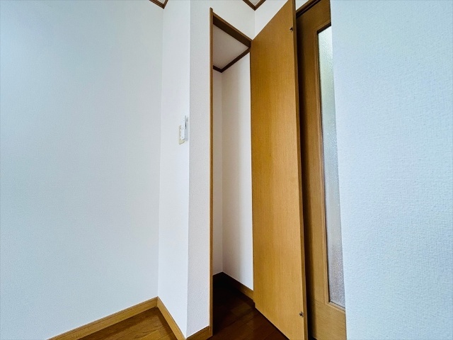 ����4