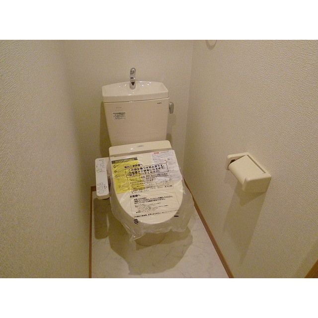 ����4