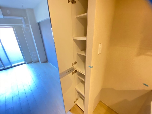 ����12
