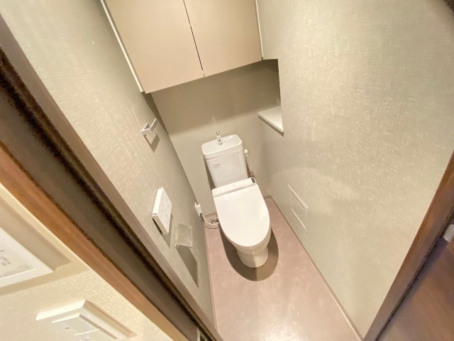 ����8