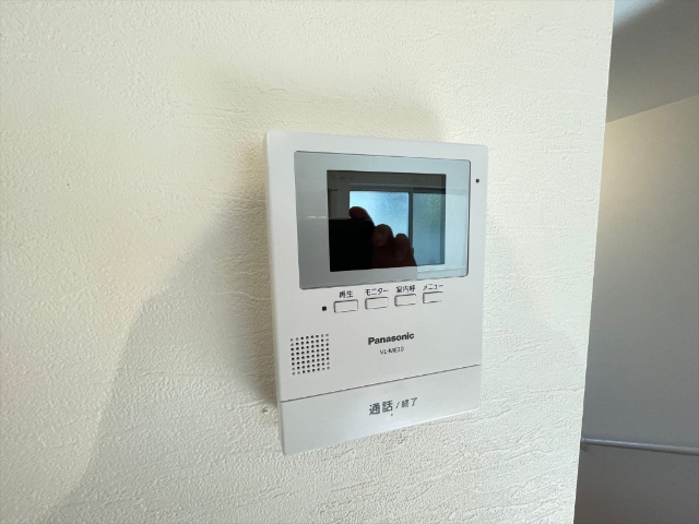 ����12