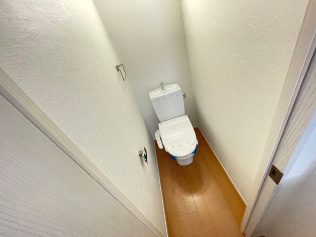 ����8