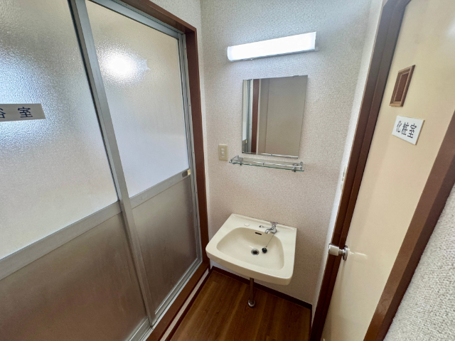 ����21