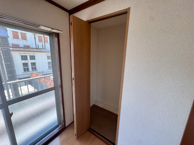 ����27