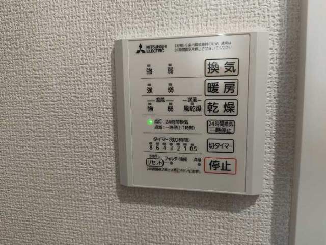 ����15