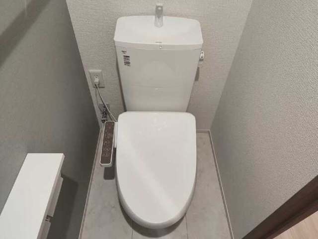 ����4