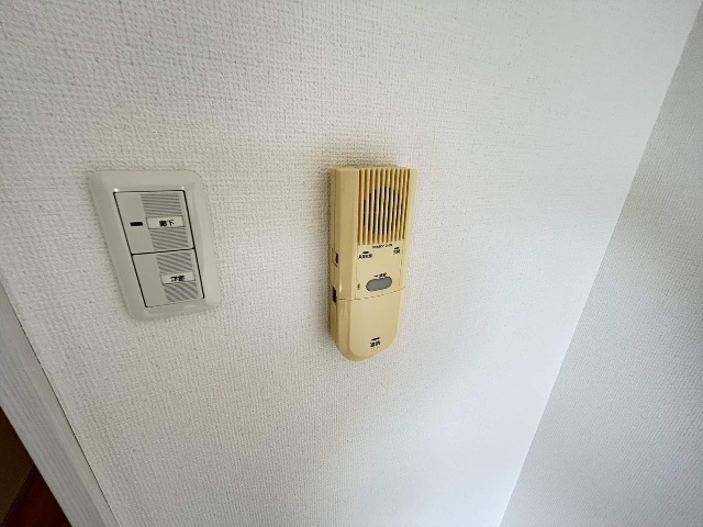 ����13