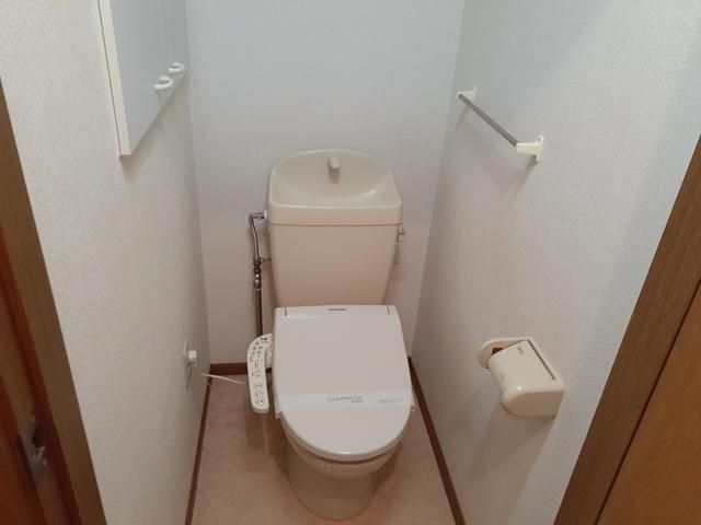 ����4
