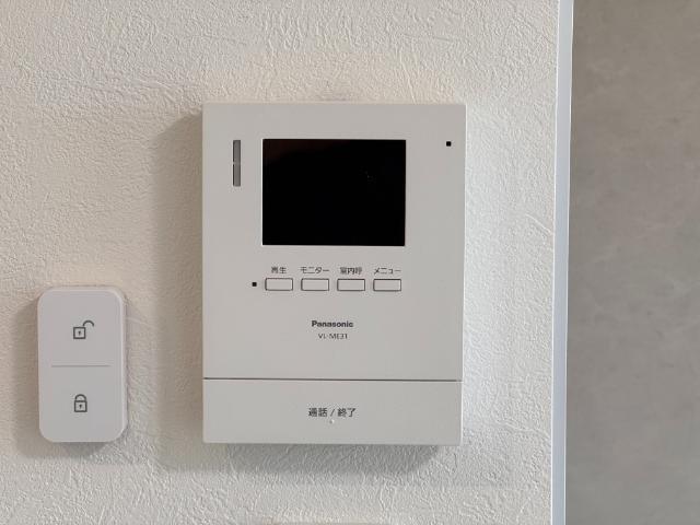 ����12