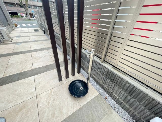 ����16