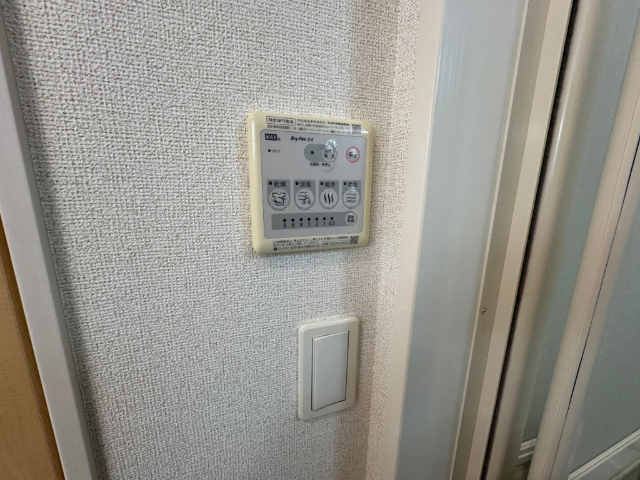 ����18