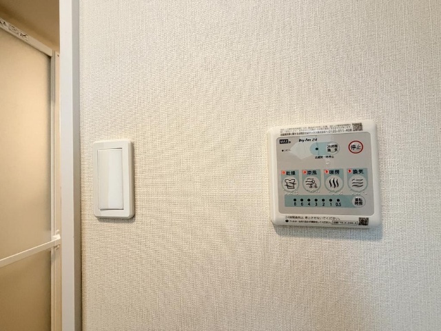����12