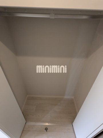 ����15