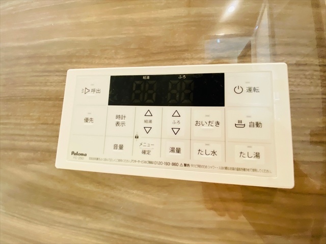 ����9