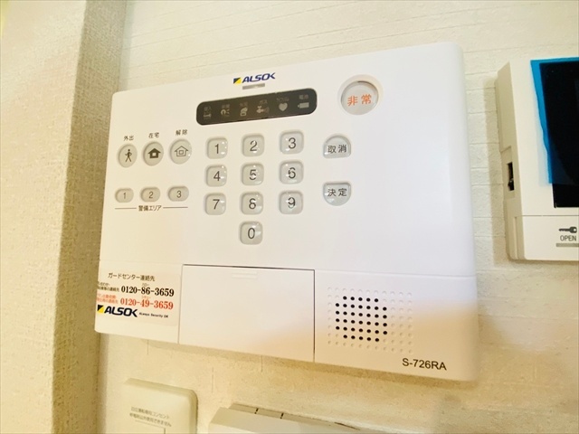 ����8