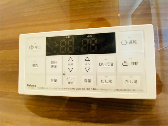 ����9
