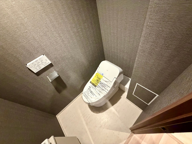 ����4