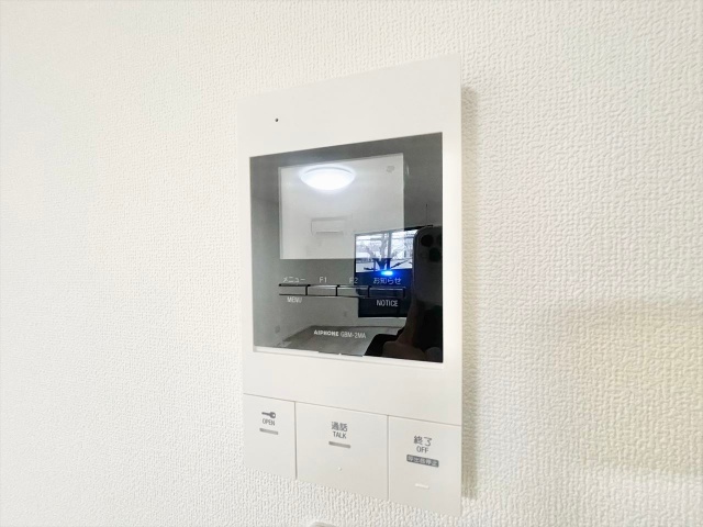 ����8