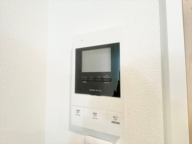 ����8