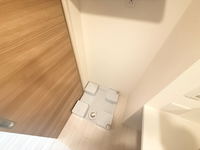 ����13