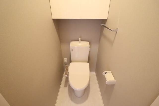 ����4