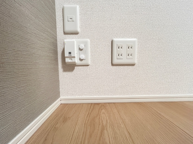 ����18