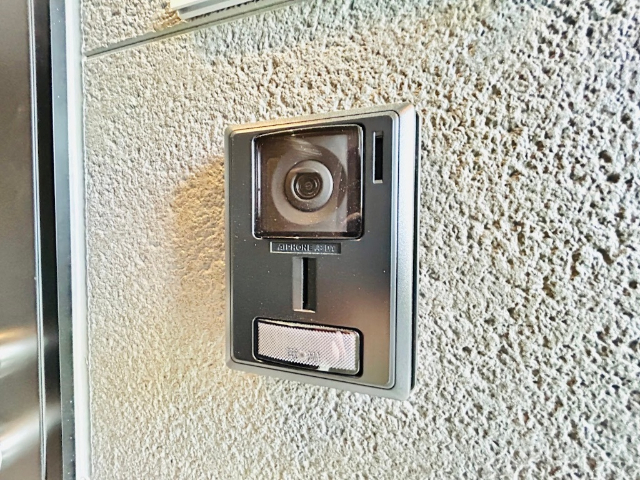 ����20