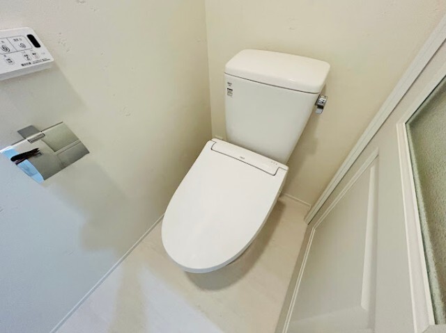 ����4