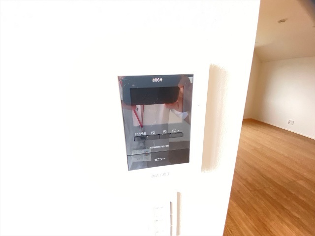 ����20