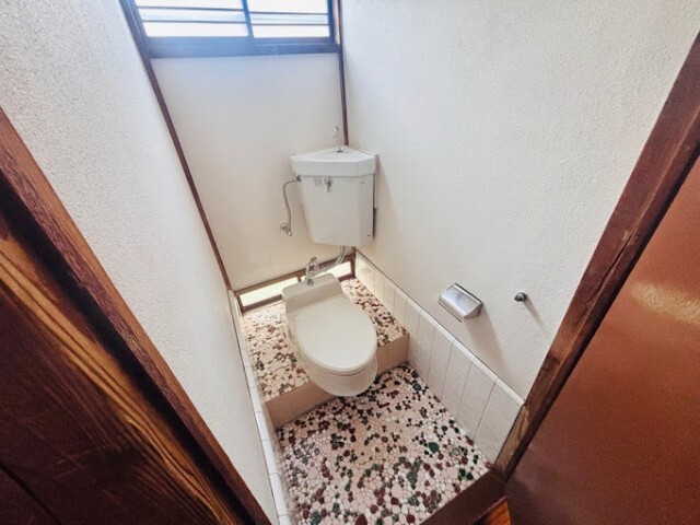 ����4