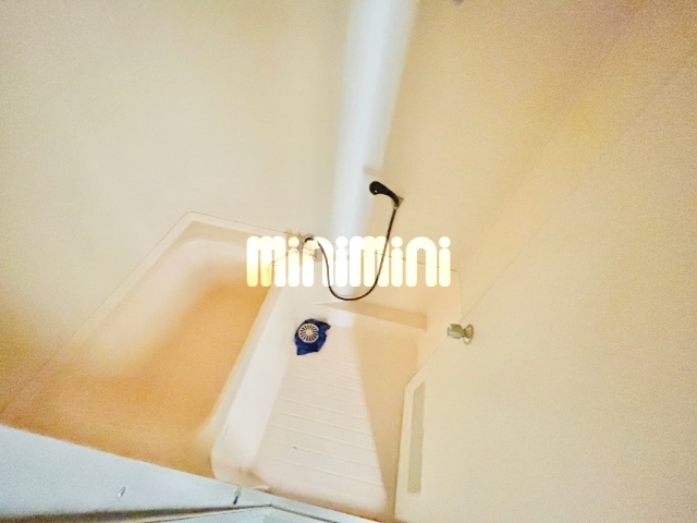 ����3