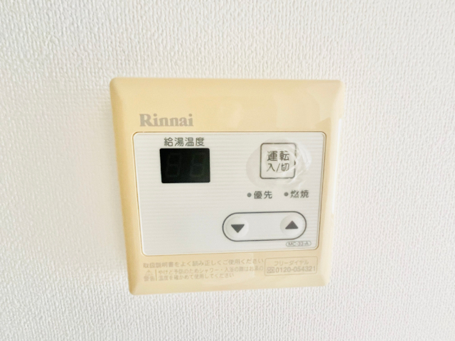 ����16