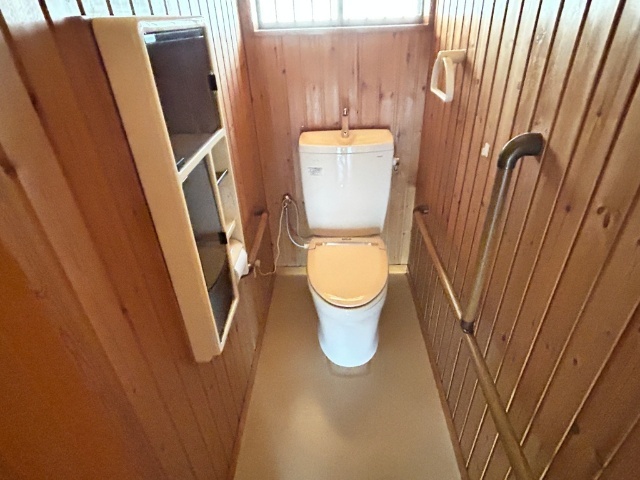 ����4