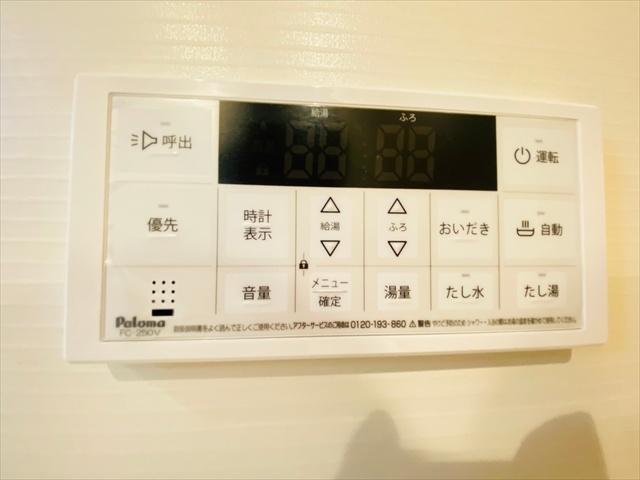 ����9