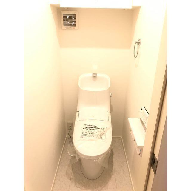 ����4