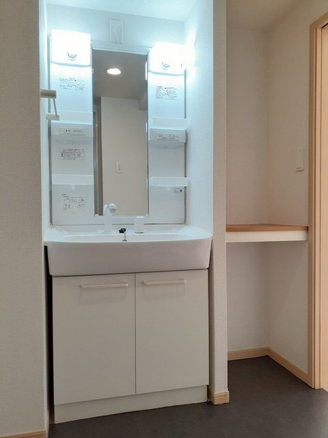 ����5