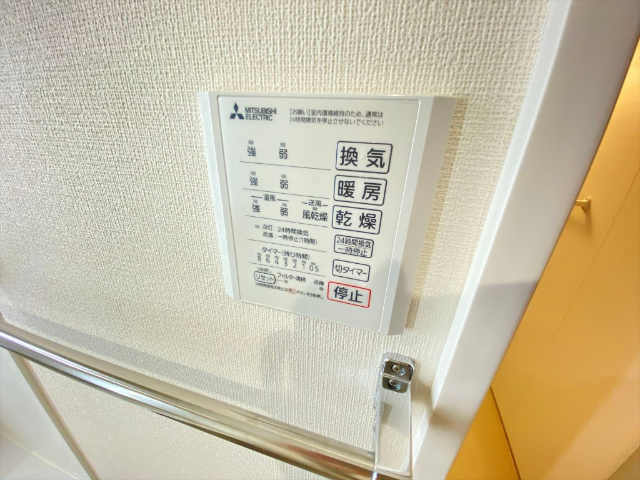 ����12