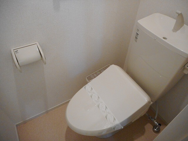 ����4