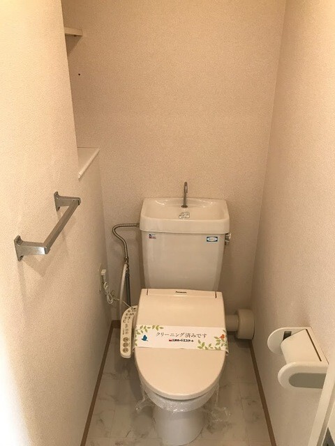 ����4